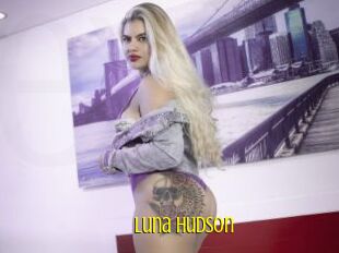 Luna_Hudson