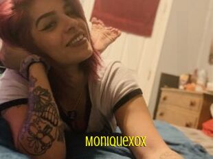 MoniqueXox